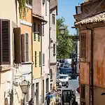 Lungaretta By Rental In Rome