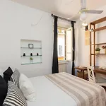 Lungaretta By Rental In Rome